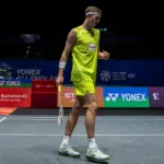 [WIDE] Yonex x Viktor Axelsen Power Cushion 65Z4 VA Wide Shoes (Grayish Beige) - Image 9